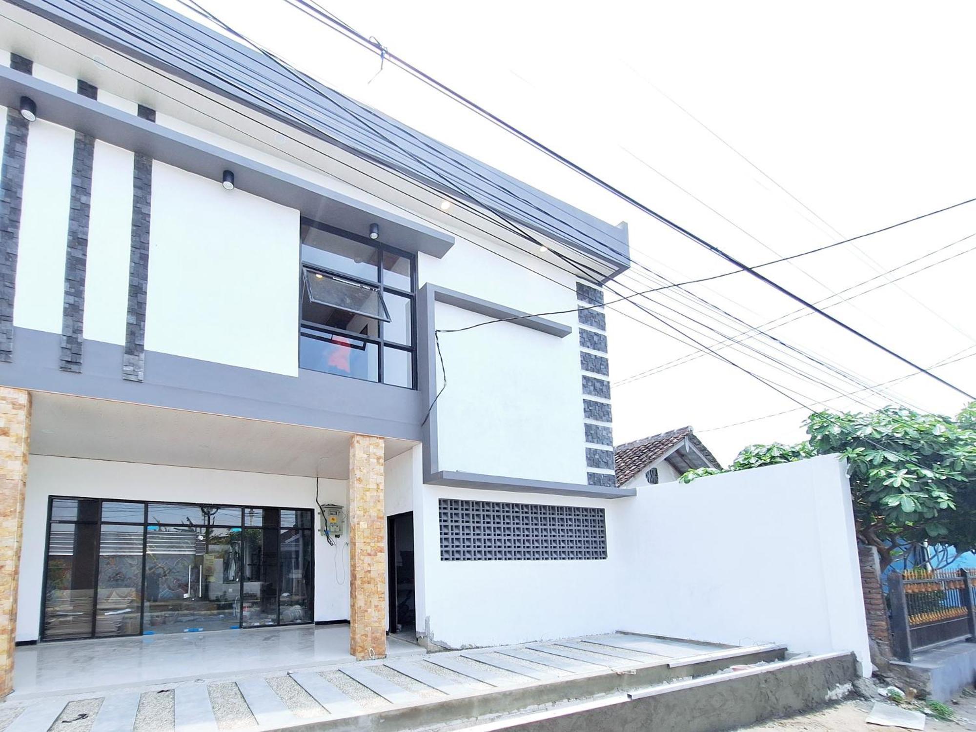 Reddoorz Near Stasiun Kediri Hotel Kediri  Ngoại thất bức ảnh